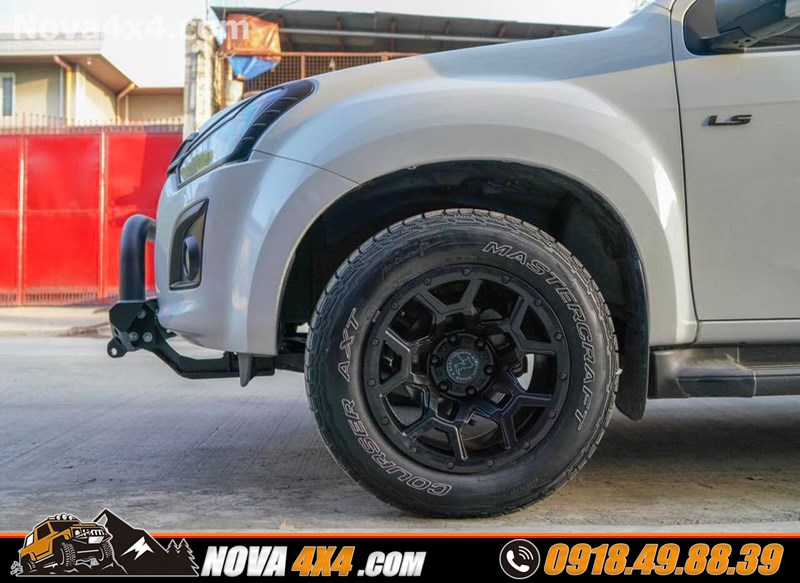 Hình ảnh xe bán tải Mazda Bt50 2018 2019 2020 gắn mâm Fuel và lốp độ nhập khẩu USA cực hầm hố