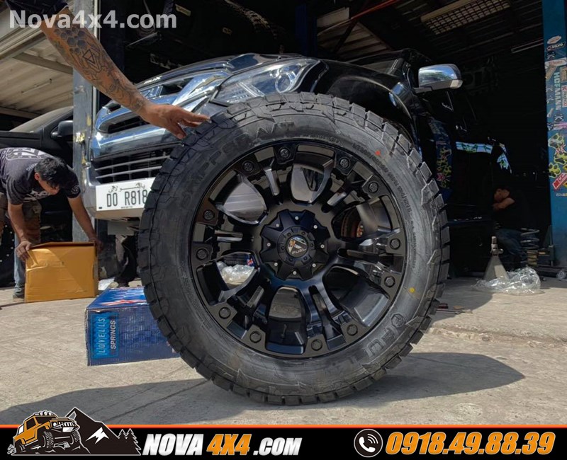 Hình ảnh xe Nissan Navarra 2019 thay mâm Fuel và lốp độ hàng hiệu USA cực hầm hố