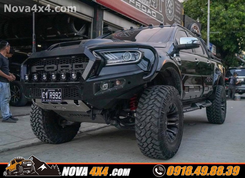 Hình ảnh xe bán tải Mazda Bt50 2018 2019 2020 gắn mâm Fuel và lốp độ chính hãng USA cực đẹp