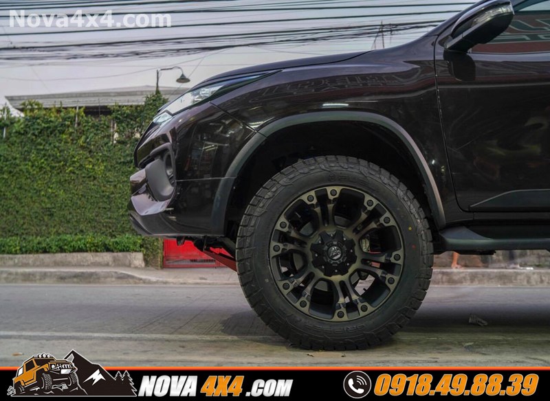 Hình ảnh xe bán tải Dmax 2018 2019 2020 lên mâm Fuel và lốp độ hàng hiệu USA cực đỉnh