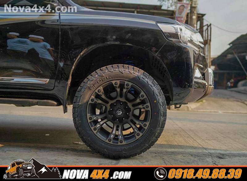 Hình ảnh xe bán tải dòng xe Triton 2019 gắn mâm Fuel và lốp độ nhập khẩu USA cực hầm hố