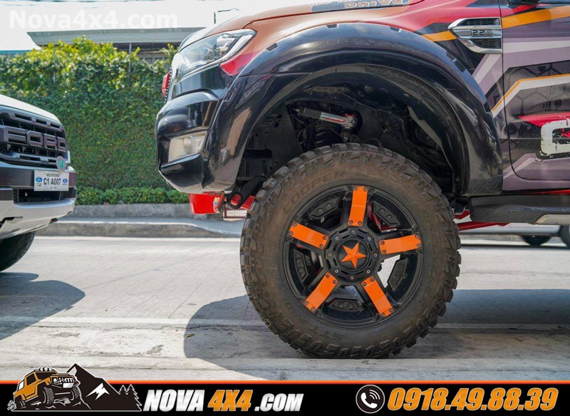 Hình ảnh xe bán tải Ford Ranger Biturbo 2019 lên mâm Fuel và lốp độ nhập khẩu USA cực đẳng cấp