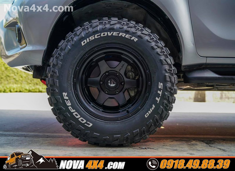 Nova 4x4 chuyên bán mâm độ cho xe Hilux 2018 2019 2020 Hình ảnh xe bán tải Toyota Hilux 2019 độ mâm Fuel và lốp độ nhập khẩu USA cực đẹp