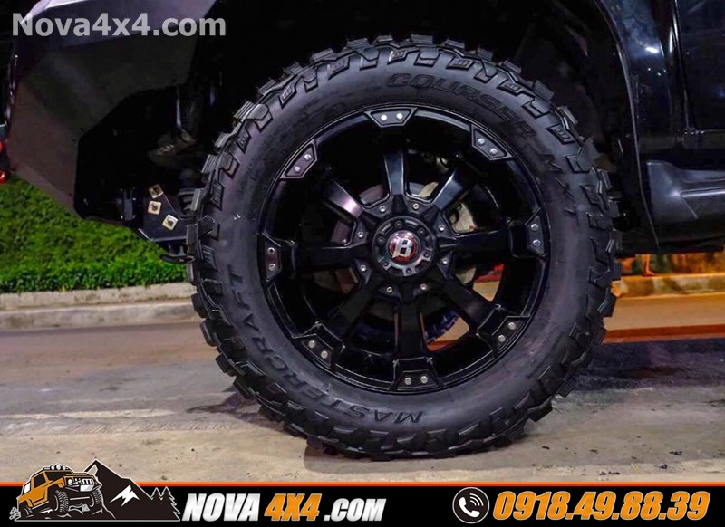 Gắn mâm lốp Fuel Offroad cho xe bán tải Ford Ranger Biturbo 2019