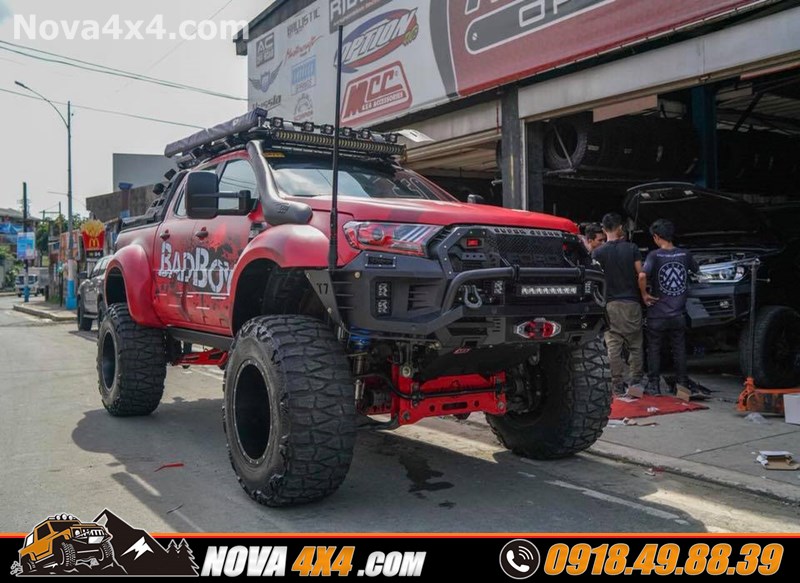 Gắn mâm lốp Fuel Offroad lên xe bán tải Ford Ranger Wildtrak 2020