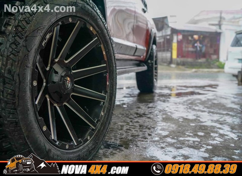 Xe bán tải xe Isuzu Dmax 2019 thay mâm lốp 17 inch hầm hố