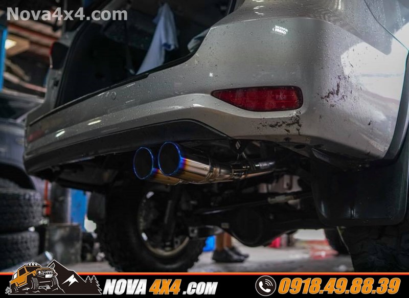 Hình ảnh xe bán tải Toyota hilux 2018 2019 2020 gắn mâm Fuel và lốp độ nhập khẩu USA cực đẳng cấp