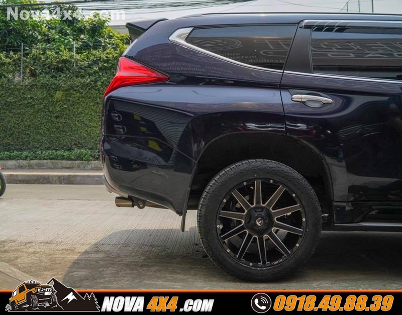 Hình ảnh xe bán tải Mitsubishi Triton 2019 độ mâm Fuel và lốp độ hàng hiệu USA cực hầm hố