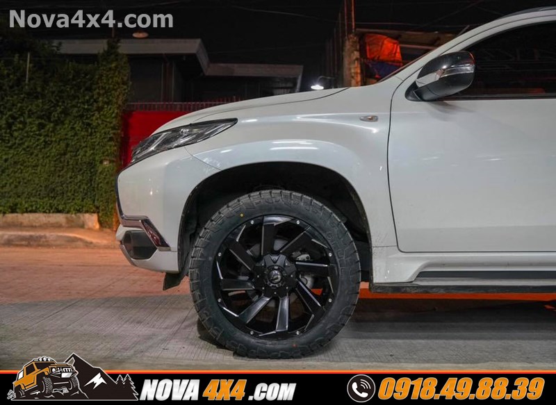 Hình ảnh xe dòng Nissan Navara 2019 gắn mâm Fuel và lốp độ nhập khẩu USA cực đẹp