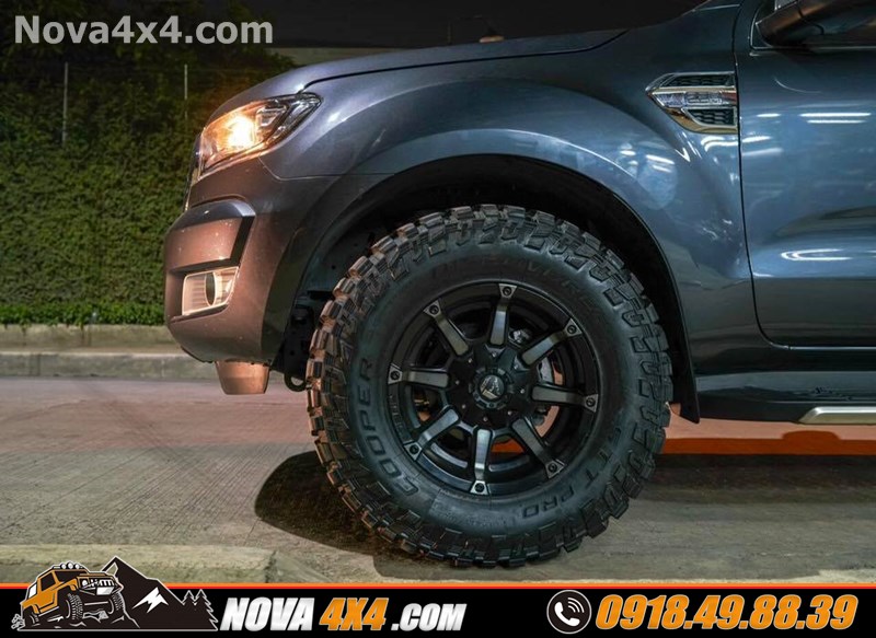 Hình ảnh xe bán tải Ford Ranger Biturbo 2019 gắn mâm Fuel và lốp độ hàng hiệu USA cực đẹp