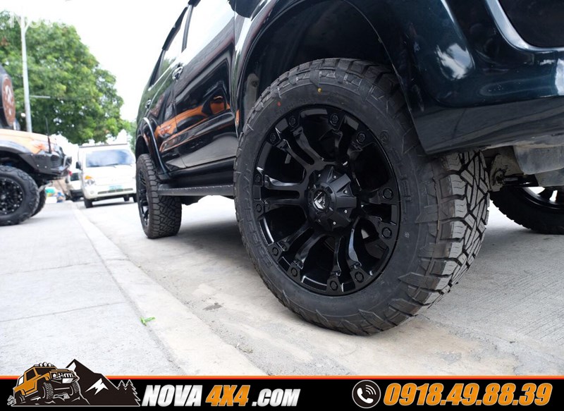 Hình ảnh xe Isuzu Dmax 2018 2019 2020 gắn mâm Fuel và lốp độ hàng hiệu USA cực hầm hố