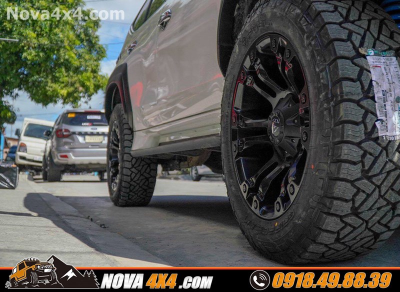 Hình ảnh xe bán tải Chevrolet Colorado 2018 2019 2020 thay mâm Fuel và lốp độ hàng hiệu USA cực đẹp