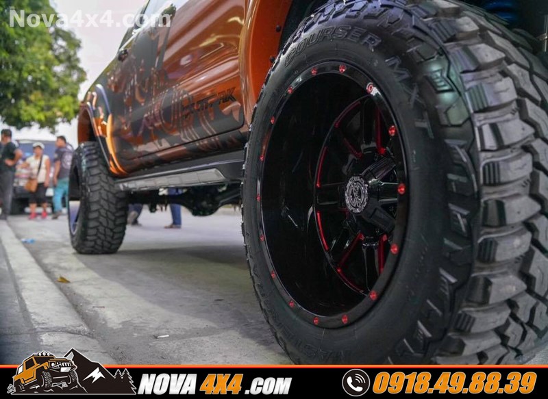 Xe bán tải Hilux 2018 2019 2020 gắn mâm độ 18 inch hầm hố