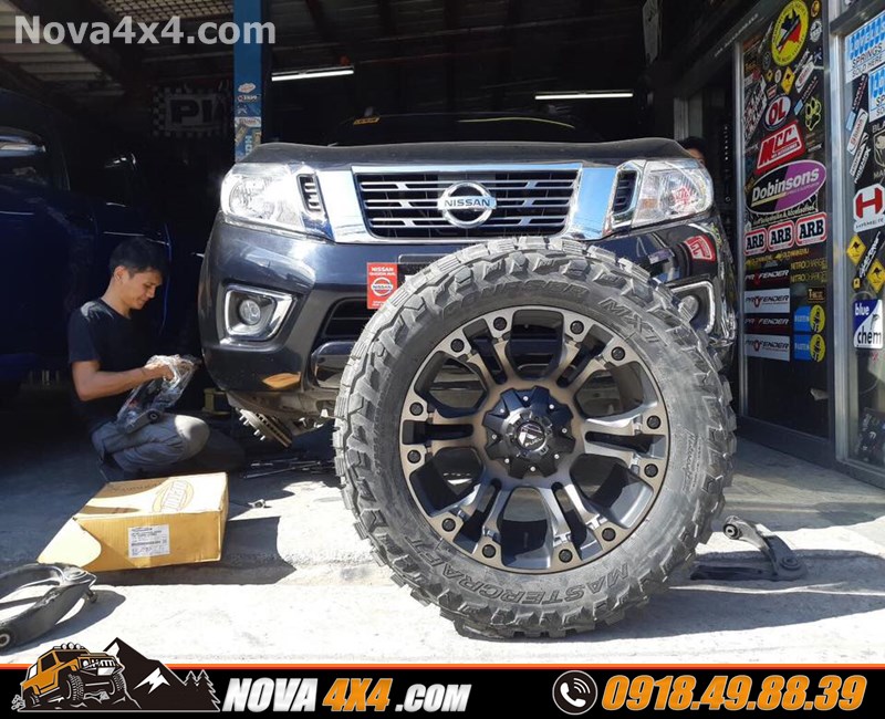 Hình ảnh xe bán tải Ford Ranger Wildtrak 2018 2019 2020 gắn mâm Fuel và lốp độ chính hãng USA cực hầm hố