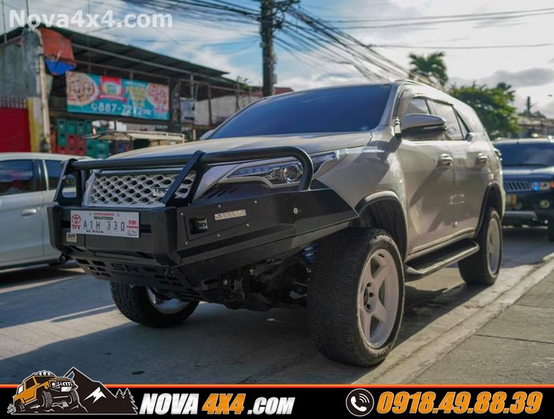 Hình ảnh xe bán tải Mitsibisi Triton 2019 gắn mâm Fuel và lốp độ nhập khẩu USA cực đẳng cấp