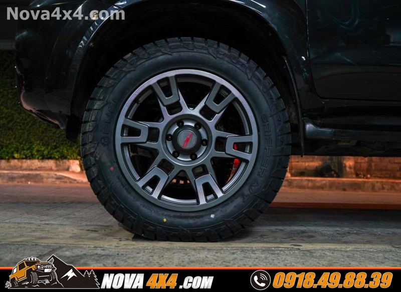 Hình ảnh xe bán tải dòng xe Colorado 2019 gắn mâm Fuel và lốp độ chính hãng USA cực hầm hố