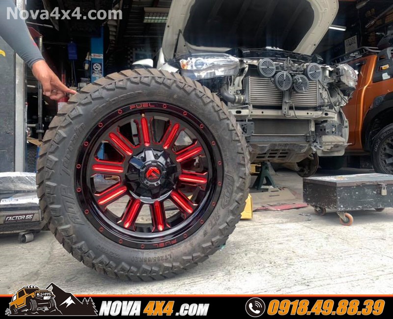 Xe bán tải Hilux 2018 2019 2020 lên mâm lốp 18 inch cực đẹp