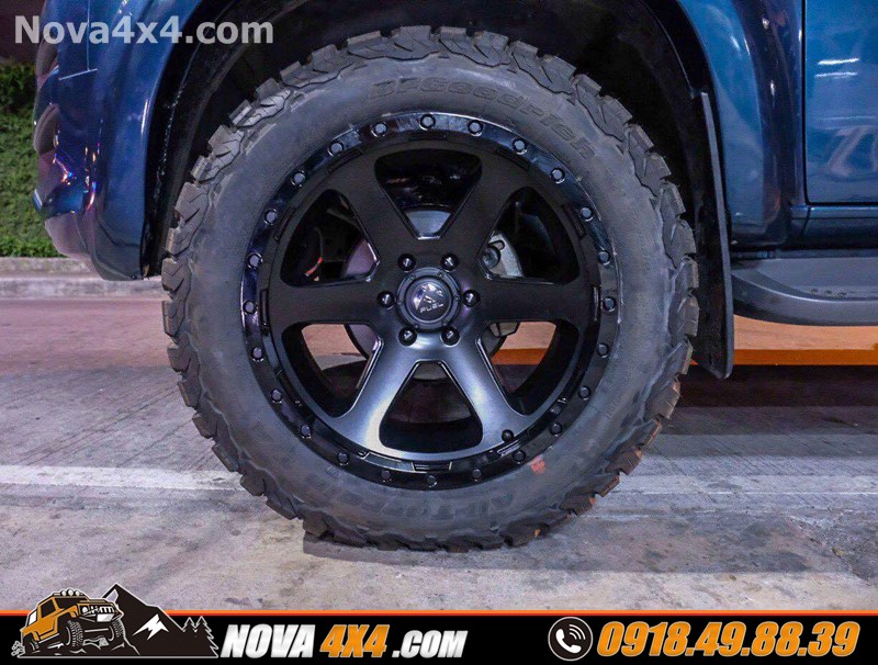 Thay mâm lốp Discoverer Offroad dành cho xe bán tải Hilux 2019