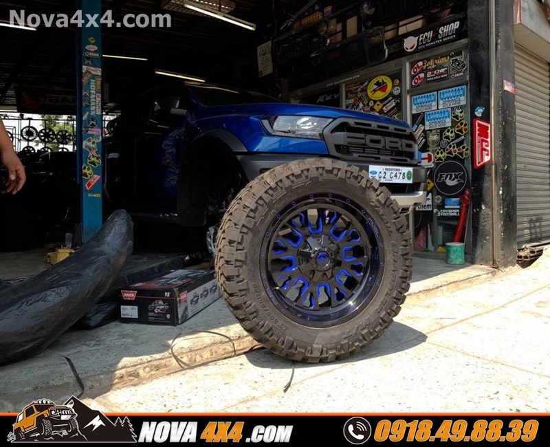 Xe bán tải Toyota Hilux 2018 2019 2020 độ mâm lốp 18 inch hầm hố