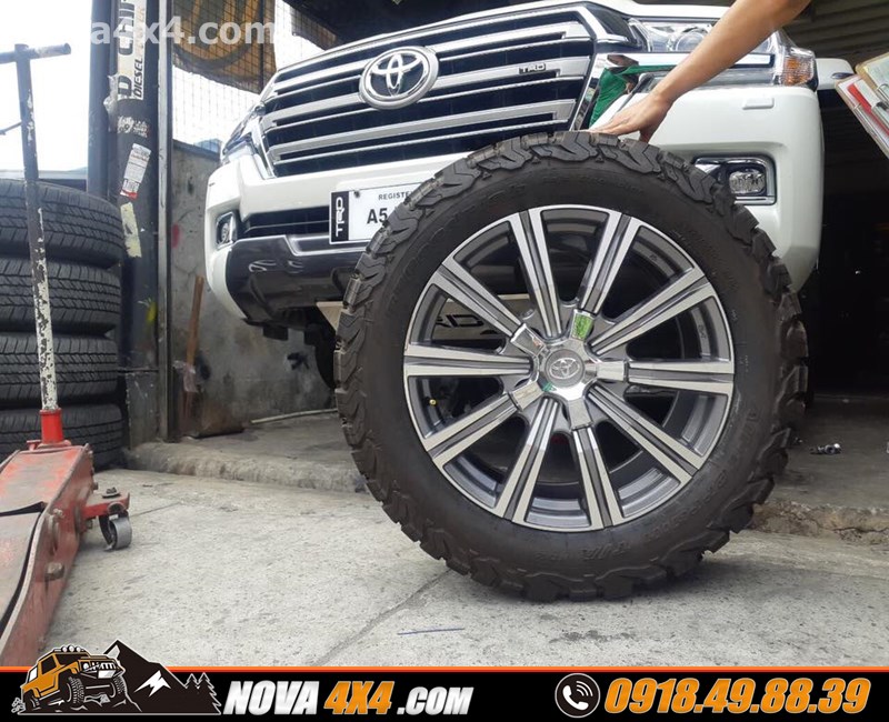 Hình ảnh xe Hilux 2019 thay mâm Fuel và lốp độ hàng hiệu USA cực đẹp