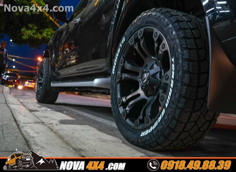 Hình ảnh xe Mazda BT50 2018 2019 2020 thay mâm Fuel và lốp độ hàng hiệu USA cực đỉnh