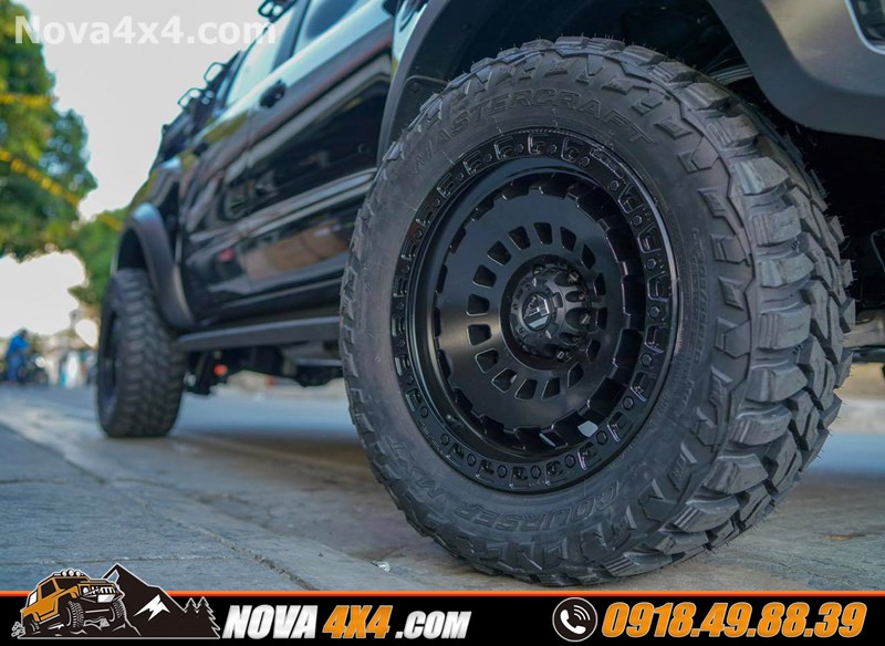 Hình ảnh xe bán tải Mitsibisi Triton 2019 gắn mâm Fuel và lốp độ hàng hiệu USA cực đẹp