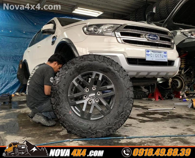 Xe dòng xe Hilux 2019 thay mâm lốp 20 inch đẳng cấp