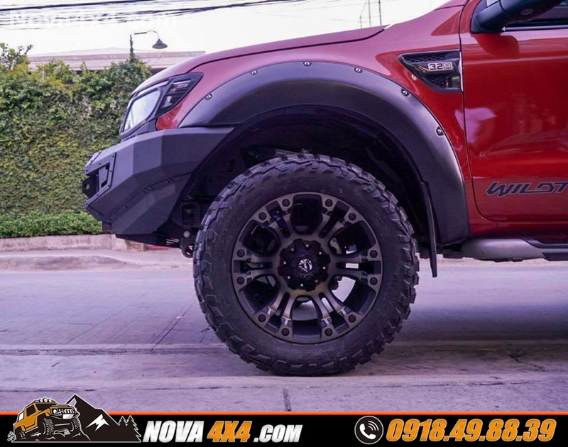 Hình ảnh xe bán tải Triton 2019 độ mâm Fuel và lốp độ hàng hiệu USA cực hầm hố