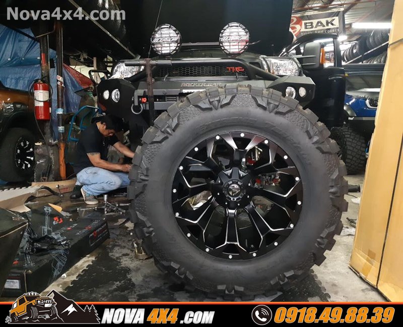 Xe dòng xe Navara 2018 2019 2020 thay mâm độ 17 inch hầm hố