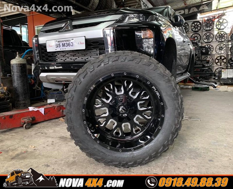 Độ mâm lốp Rhino Offroad lên xe bán tải xe Hilux 2019