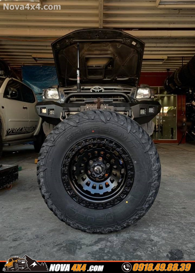 Độ mâm lốp Fuel Offroad dành cho xe bán tải Ford Ranger Biturbo 2020