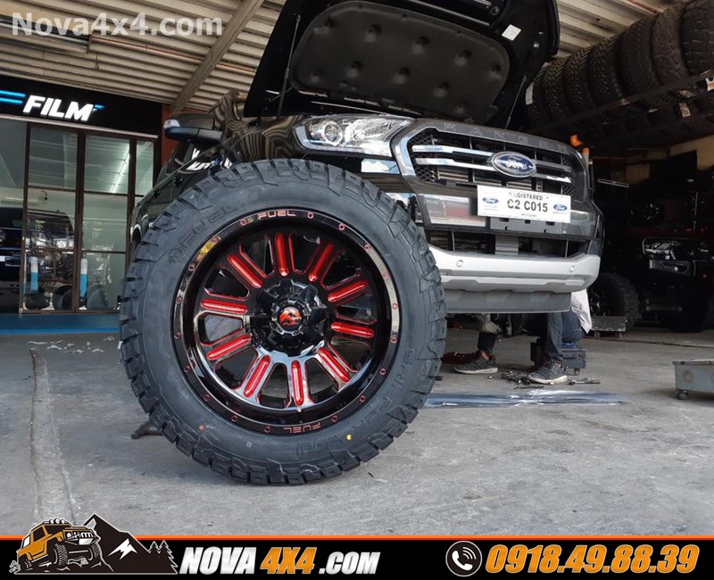 Hình ảnh xe Ford Ranger Wildtrak 2019 gắn mâm Fuel và lốp độ hàng hiệu USA cực đẹp