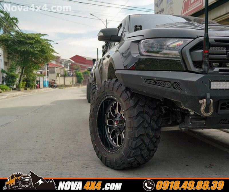 Hình ảnh xe bán tải Chevrolet Colorado 2019 độ mâm Fuel và lốp độ chính hãng USA cực hầm hố