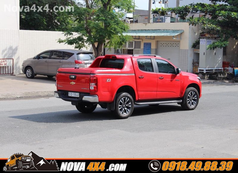  Nắp thùng xe dành cho Ford Ranger Wildtrak Nissan Navara cực hot trong năm 2019